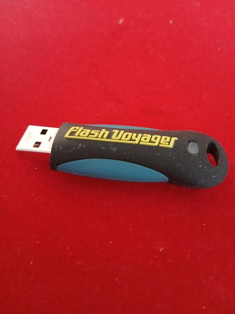 Corsair Flash Voyager USB-stick, Computers en Software, Ophalen of Verzenden, Gebruikt, Corsair