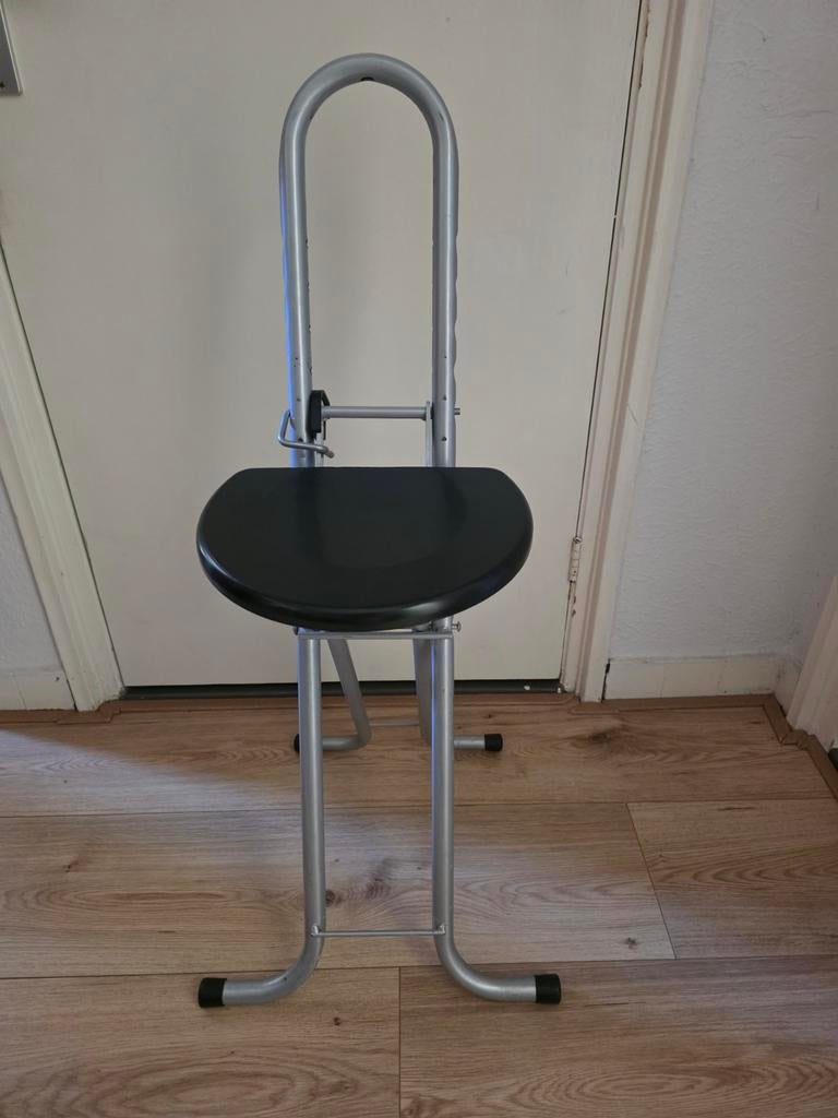 Ergonomische kruk/stoel, in hoogte verstelbaar, Ophalen, Zo goed als nieuw, Modern, Ergonomisch, Metaal