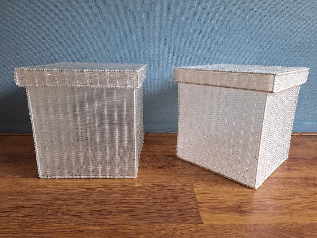 Twee witte kunststof manden, Kunststof, Mand, Vierkant, Nieuw