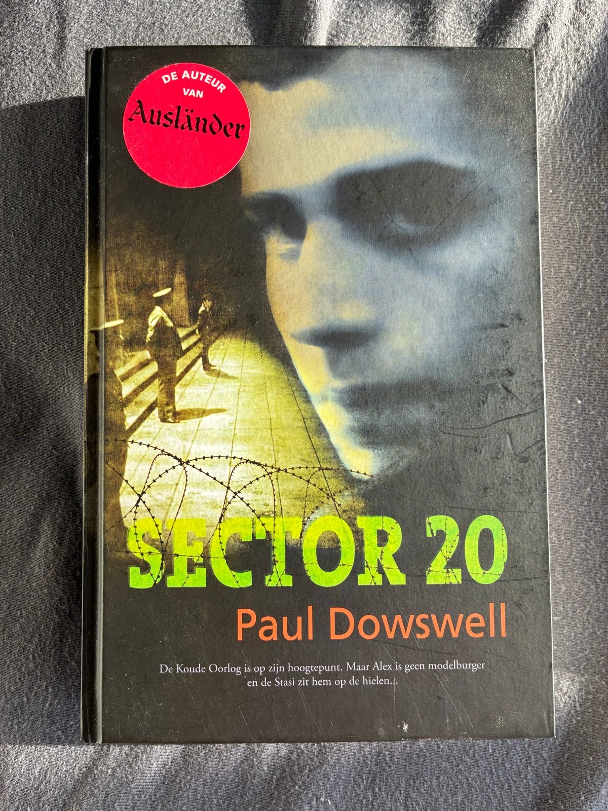 Sector 20 - Paul Dowswell (De Koude Oorlog), Ophalen of Verzenden, Zo goed als nieuw