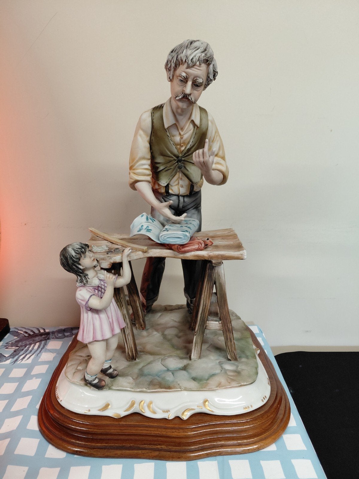 porselein kleermaker Capodimonte, Ophalen