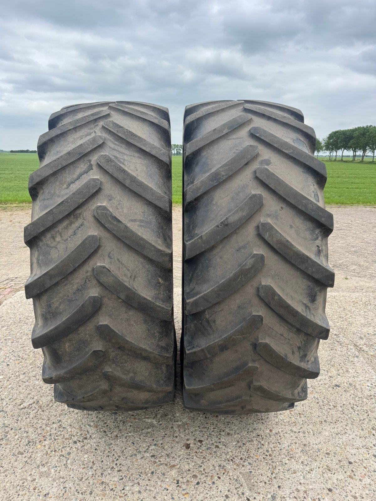 Michelin xm 108 650/65 R42 michelin 600/70R30 Bk 620/70 R42, Zakelijke goederen, Ophalen