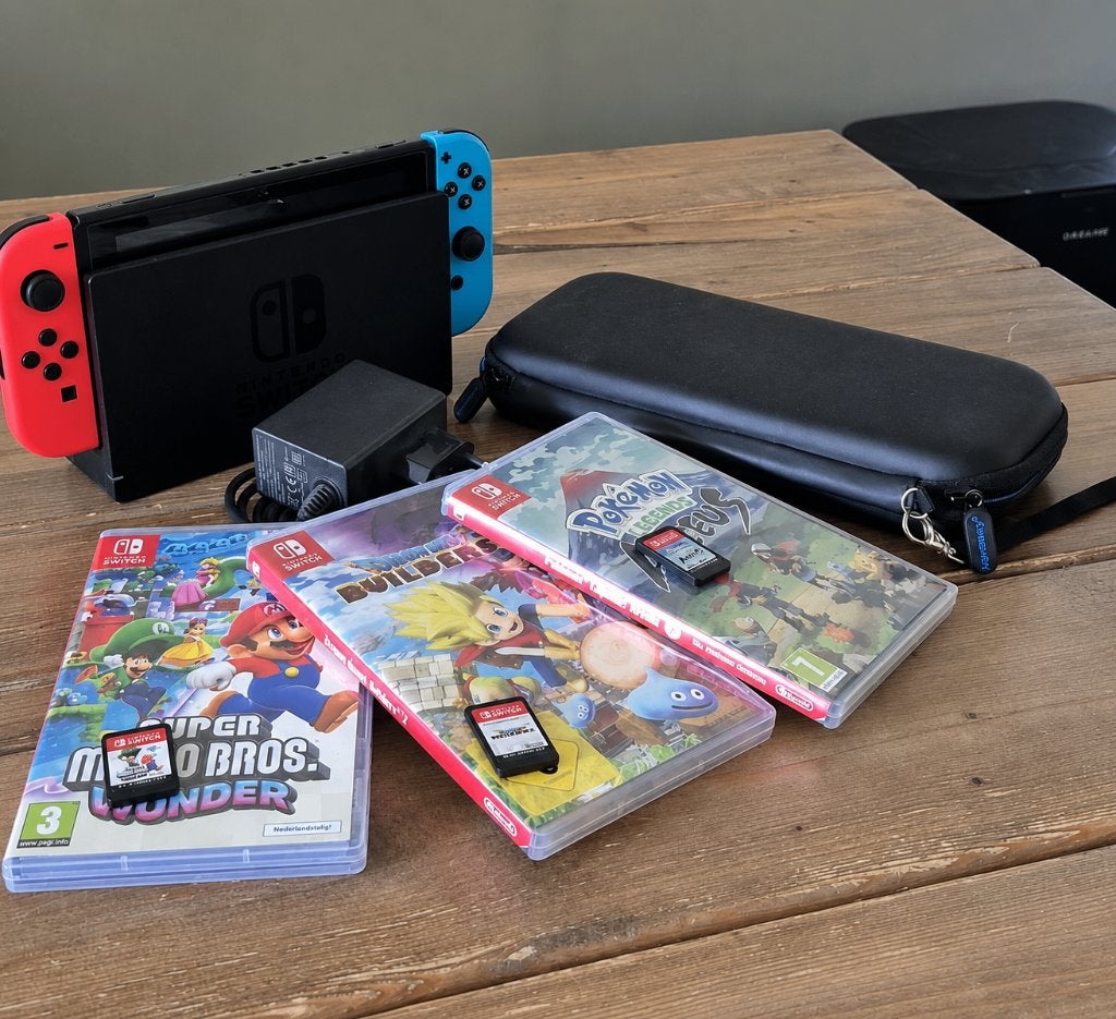 Nintendo Switch, 3 games, case, Ophalen, Met games, Met 2 controllers, Zo goed als nieuw