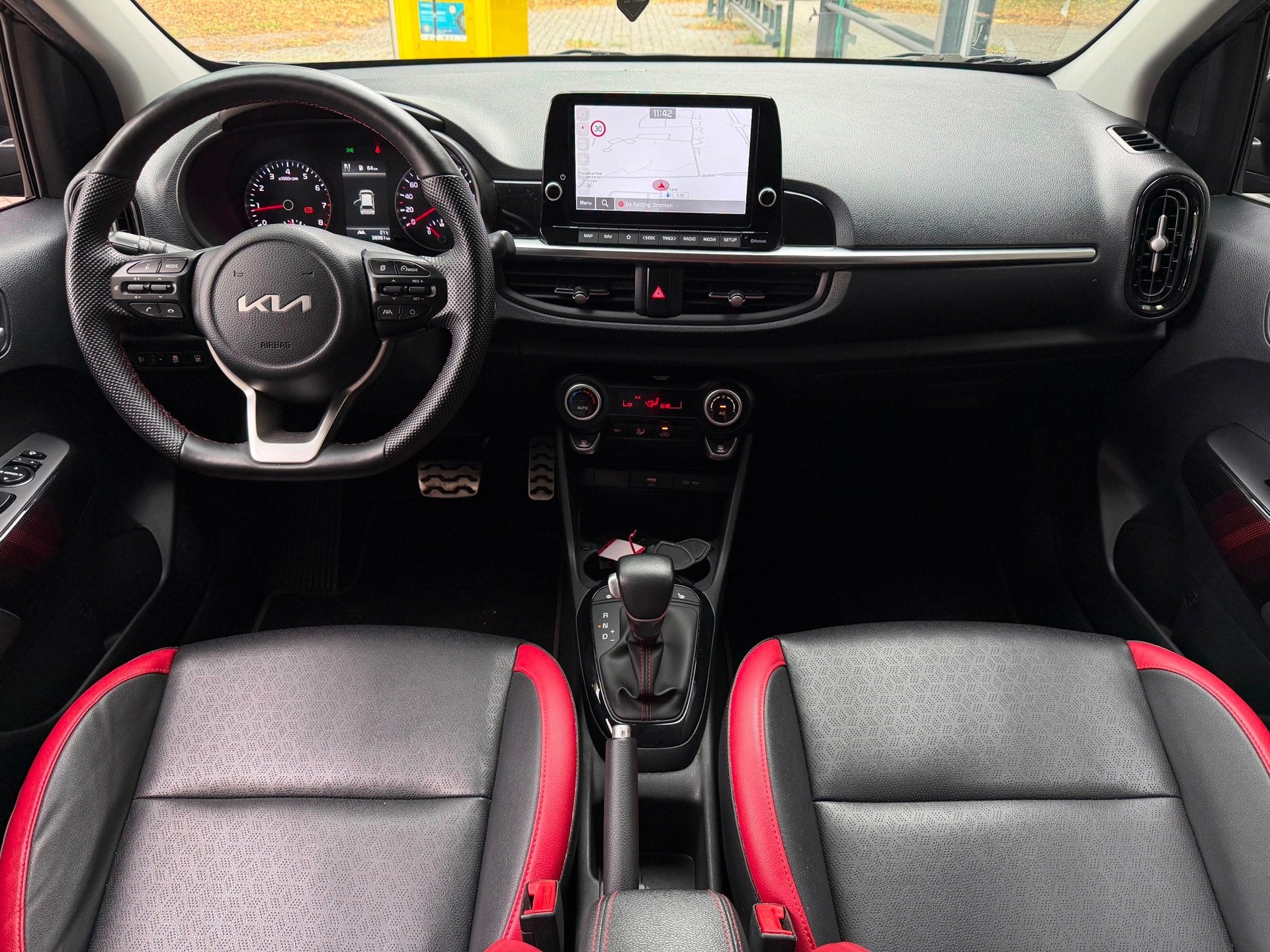 Kia Picanto 1.2 GT-Line Automaat 4 Cilinder Full Option Gara, Auto's, Dealer onderhouden, Zwart, 4 cilinders, 4 stoelen