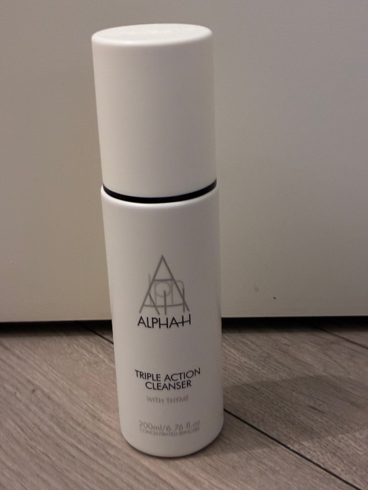 Alpha-H triple action cleanser with thyme 200 ml, Ophalen of Verzenden, Nieuw, Gehele gezicht, Reiniging