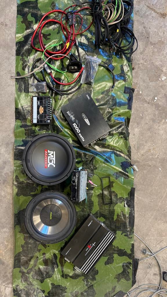 Auto audio set met subwoofers en versterkers, Ophalen, Gebruikt