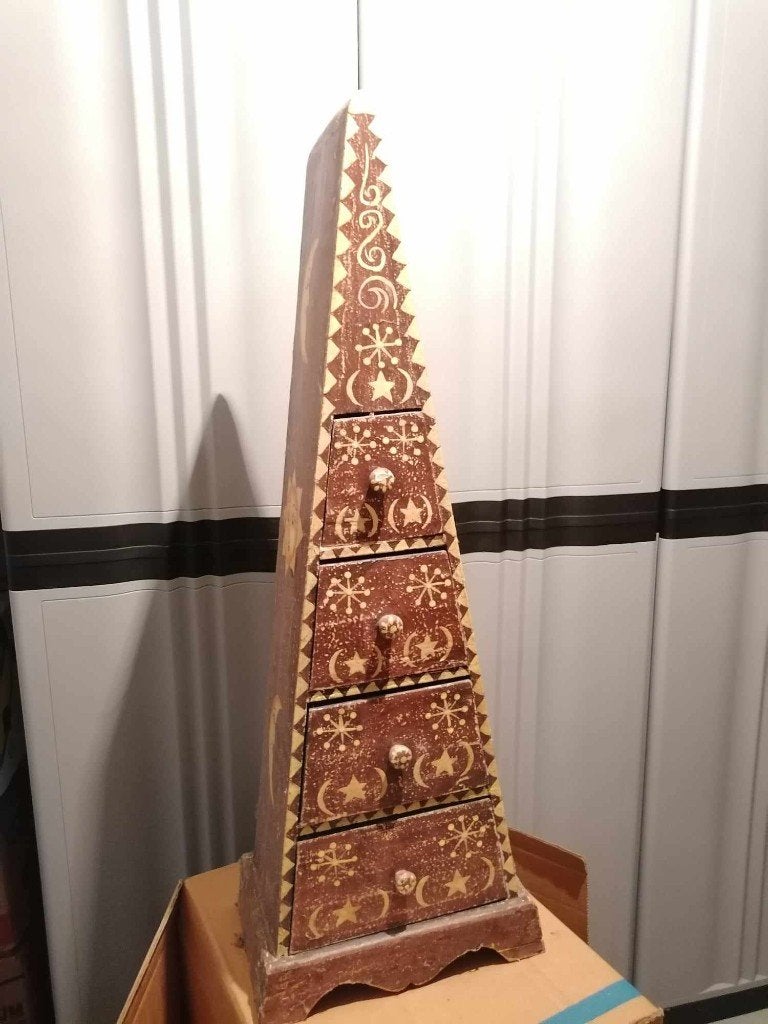 Pyramide kast, Antiek en Kunst, Antiek | Meubels | Kasten, Ophalen