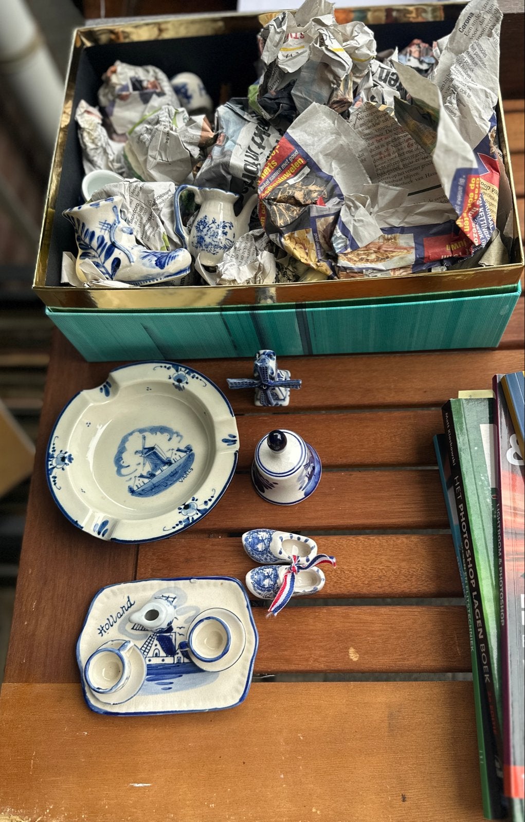 Verzameling miniatuur Delfs blauwe beeldjes en servies, Ophalen of Verzenden, Gebruikt, Porselein, Overige typen