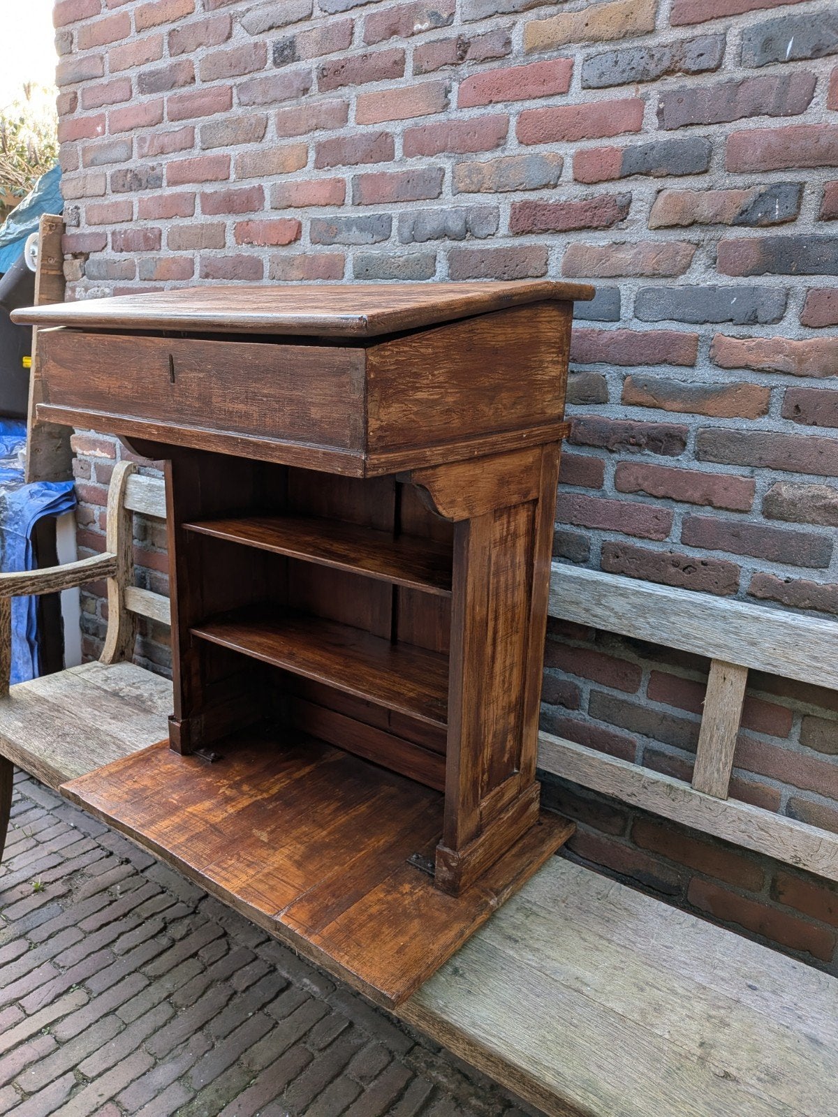 Antieke houten lessenaar/schoolbank – gerestaureerd

Mooie a, Ophalen