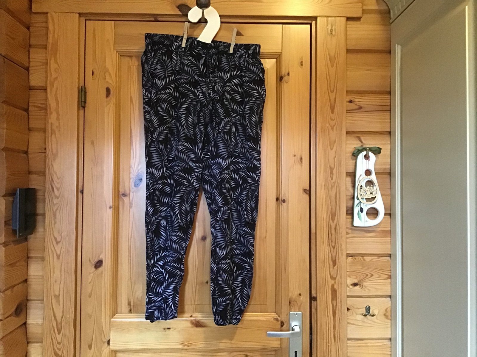 Broek hoga zwart wit amisu 38 elastiek koordjes, Maat 38/40 (M), Zwart, Ophalen of Verzenden, Zo goed als nieuw