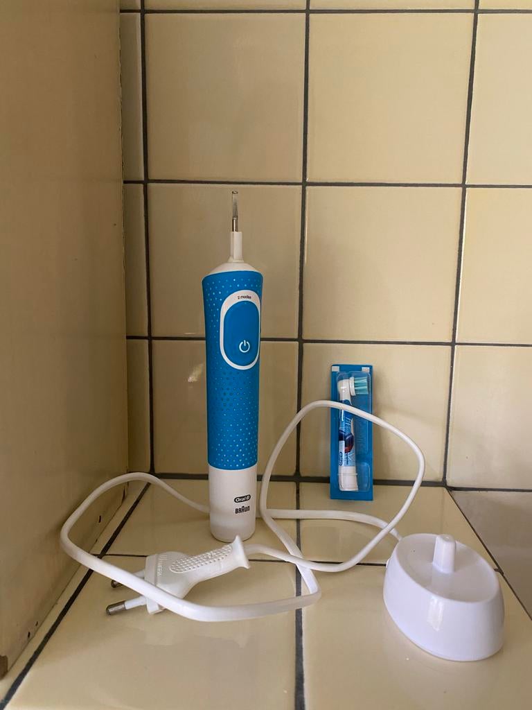 Blauwe kindertandenborstel + Oplader, Ophalen of Verzenden, Zo goed als nieuw, Tandenborstel