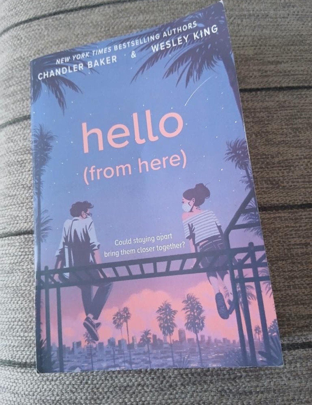 Hello (From Here) - Chandler Baker & Wesley King, Ophalen of Verzenden, Zo goed als nieuw, Chandler Baker & Wesley King, Amerika