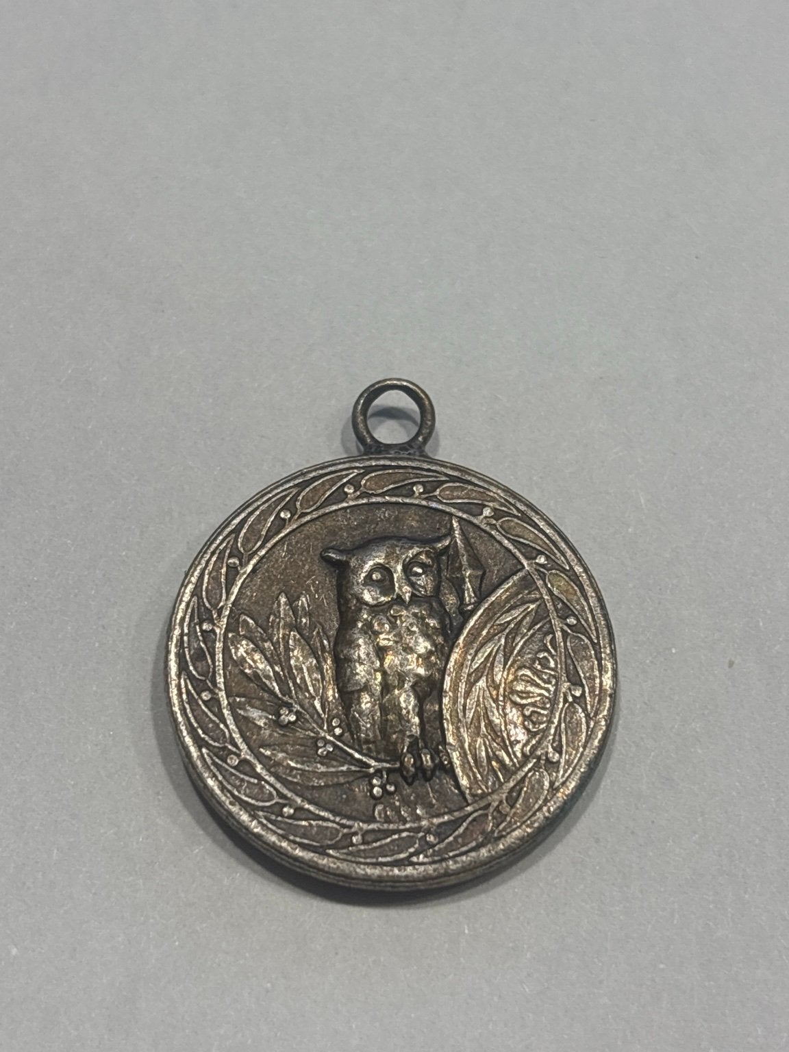 Vintage Athena / Minerva uil medaille hanger – antiek Griek, Postzegels en Munten, Ophalen of Verzenden, Overige materialen