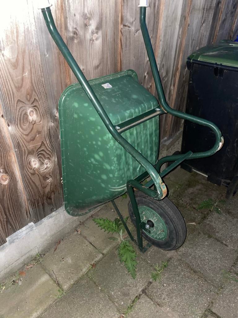 Stevige groene kruiwagen met één wiel, Ophalen of Verzenden, Zo goed als nieuw, Handmatig, Eenwielig