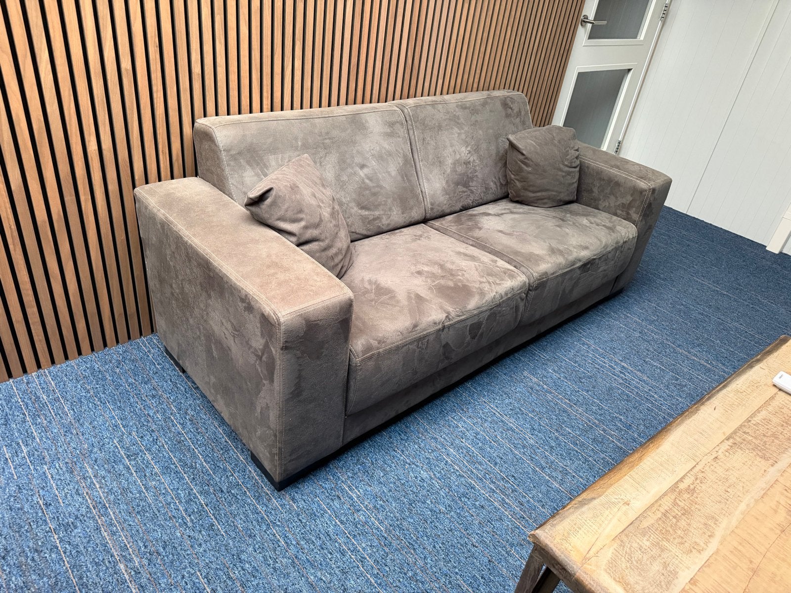 Comfortabele grijze tweezitsbank - Gebruikt 195cm bij 80 cm, Ophalen, Gebruikt, 150 tot 200 cm, Tweepersoons