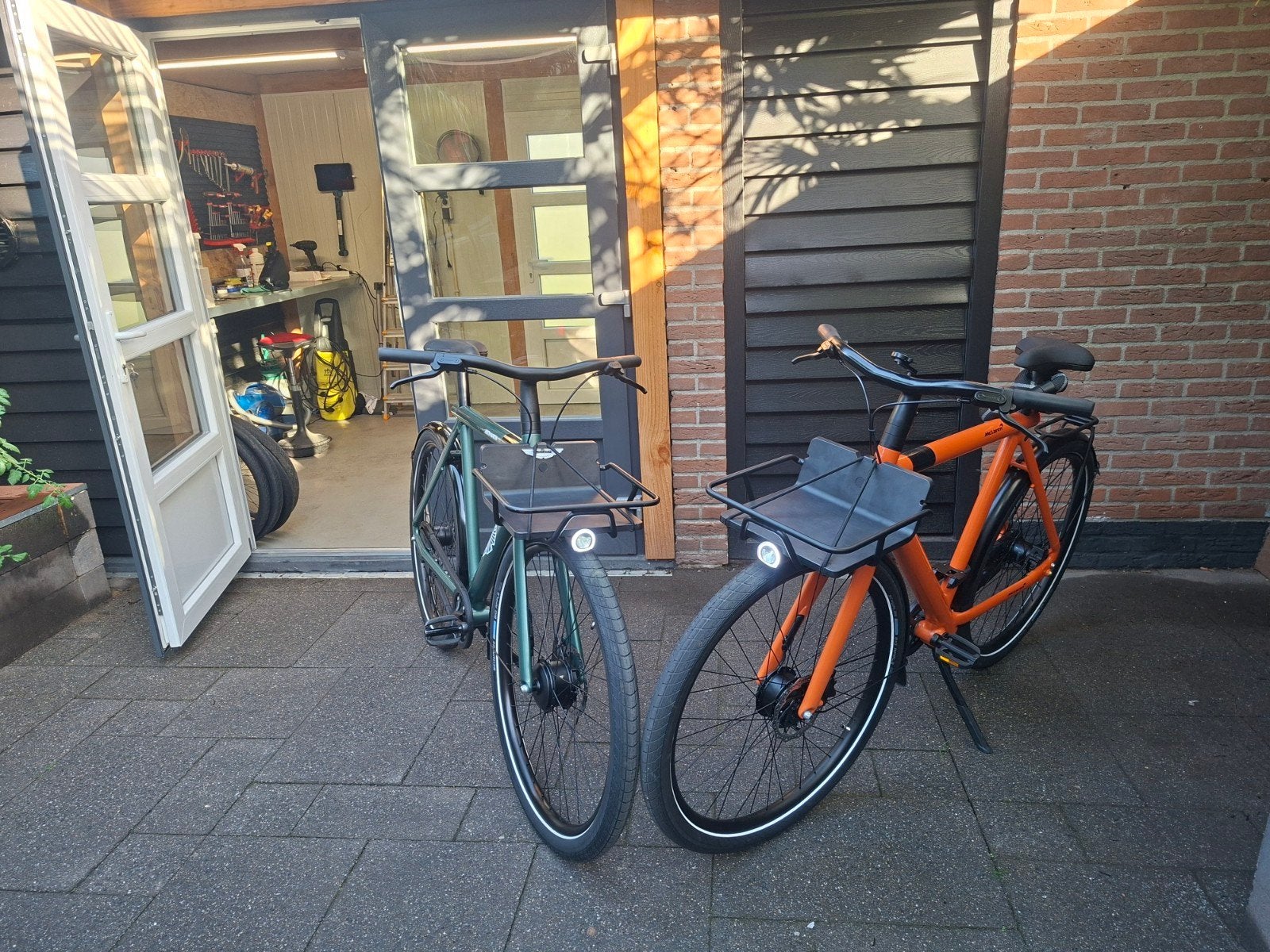 vanmoof McLaren/ en vanmoof Auston martin- bijna nieuw ., Ophalen of Verzenden, Zo goed als nieuw, 59 cm of meer, Vanmoof