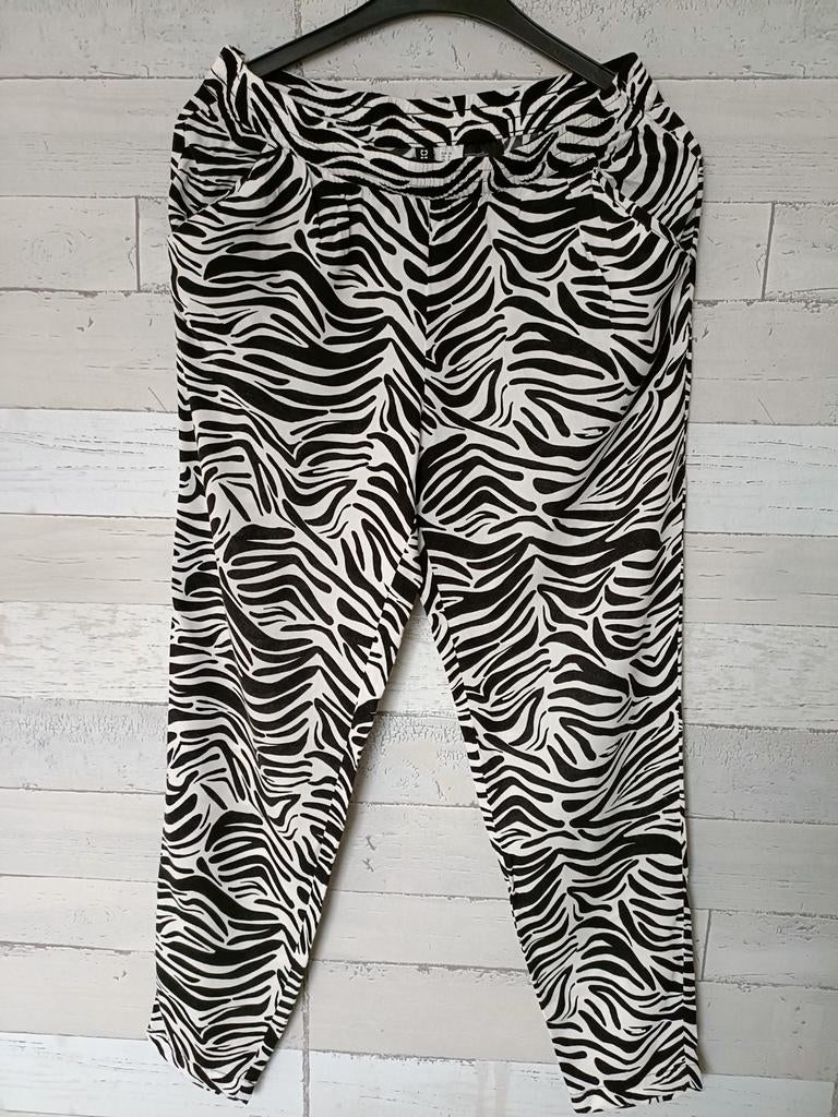 Zwart-witte zebraprint broek, Maat 38/40 (M), Divided, Zwart, Ophalen of Verzenden