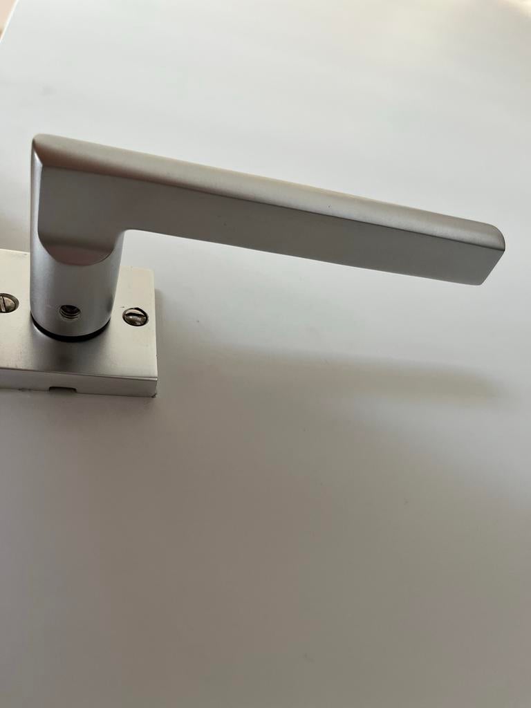 Deurbeslag binnendeuren - Modern en compleet, Doe-het-zelf en Verbouw, Hang- en Sluitwerk, Gebruikt, Klink of Kruk, Overige materialen