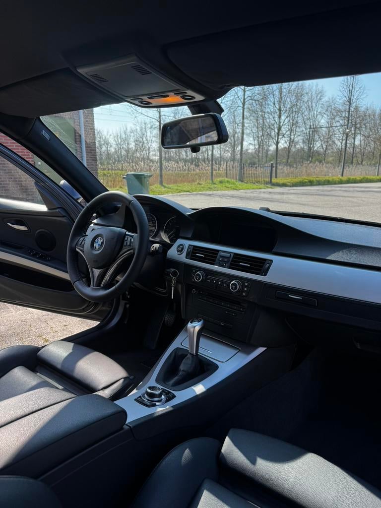 E90 Sport Bekleding, Ophalen