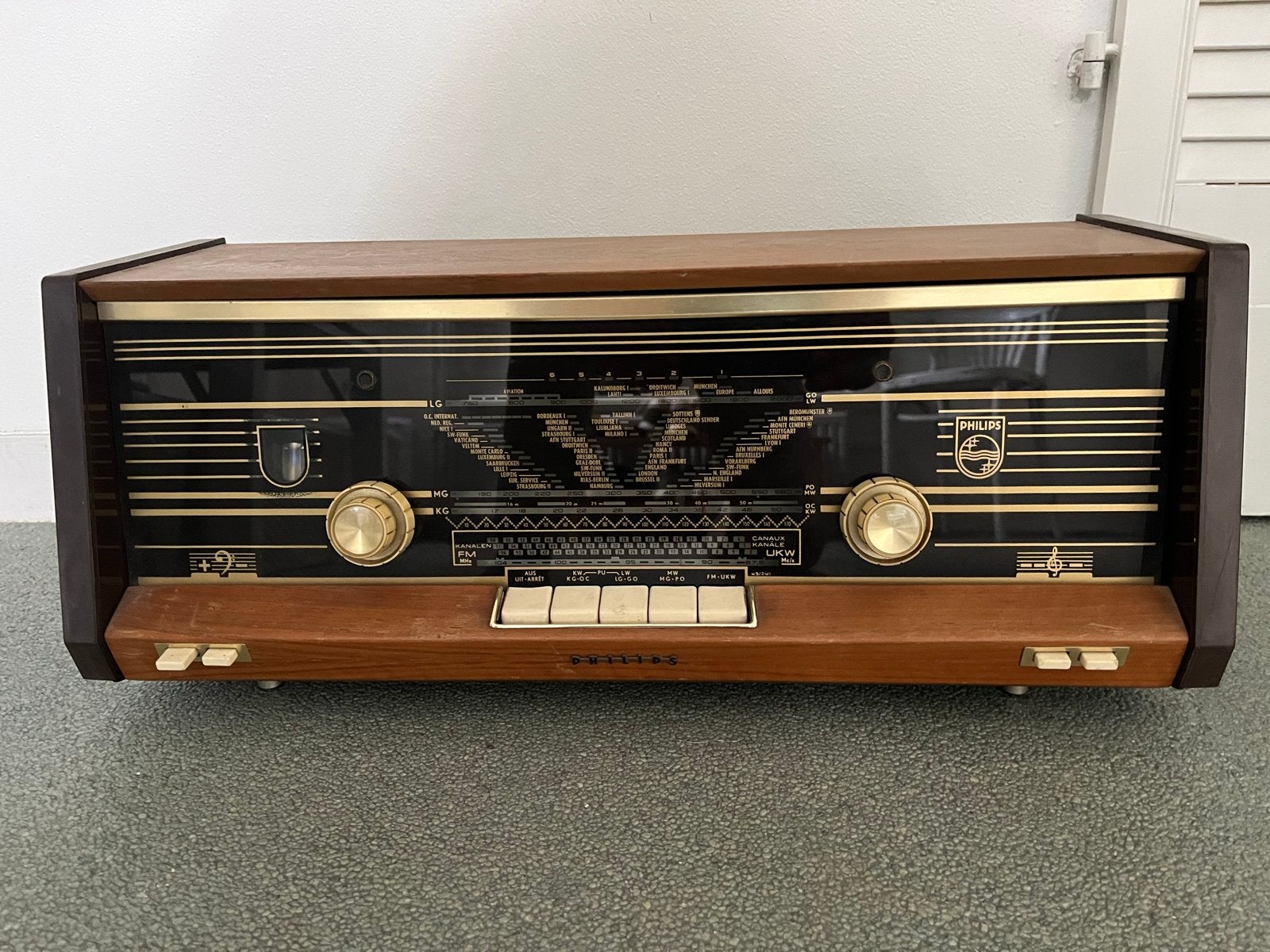Vintage Philips B4X23A /89 buizenradio uit 1962, Antiek en Kunst, Ophalen