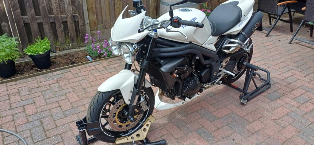 Speed Triple 1050. 2010, Motoren, Particulier, Naked bike