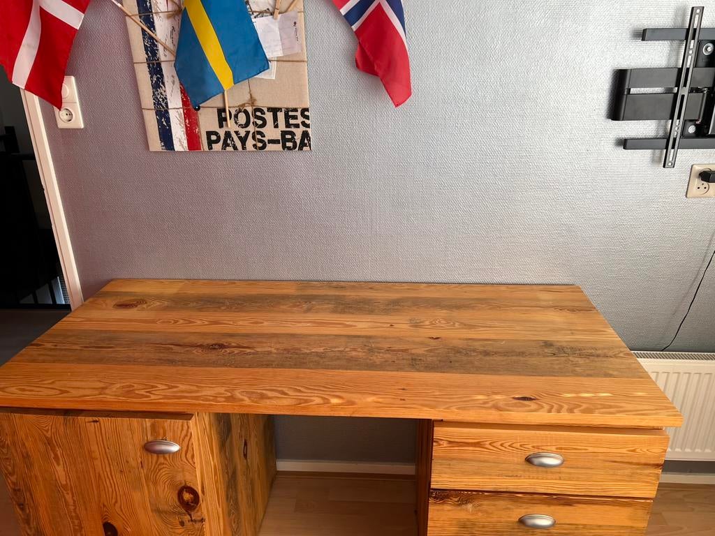 Massief grenen bureau, Ophalen of Verzenden, Zo goed als nieuw