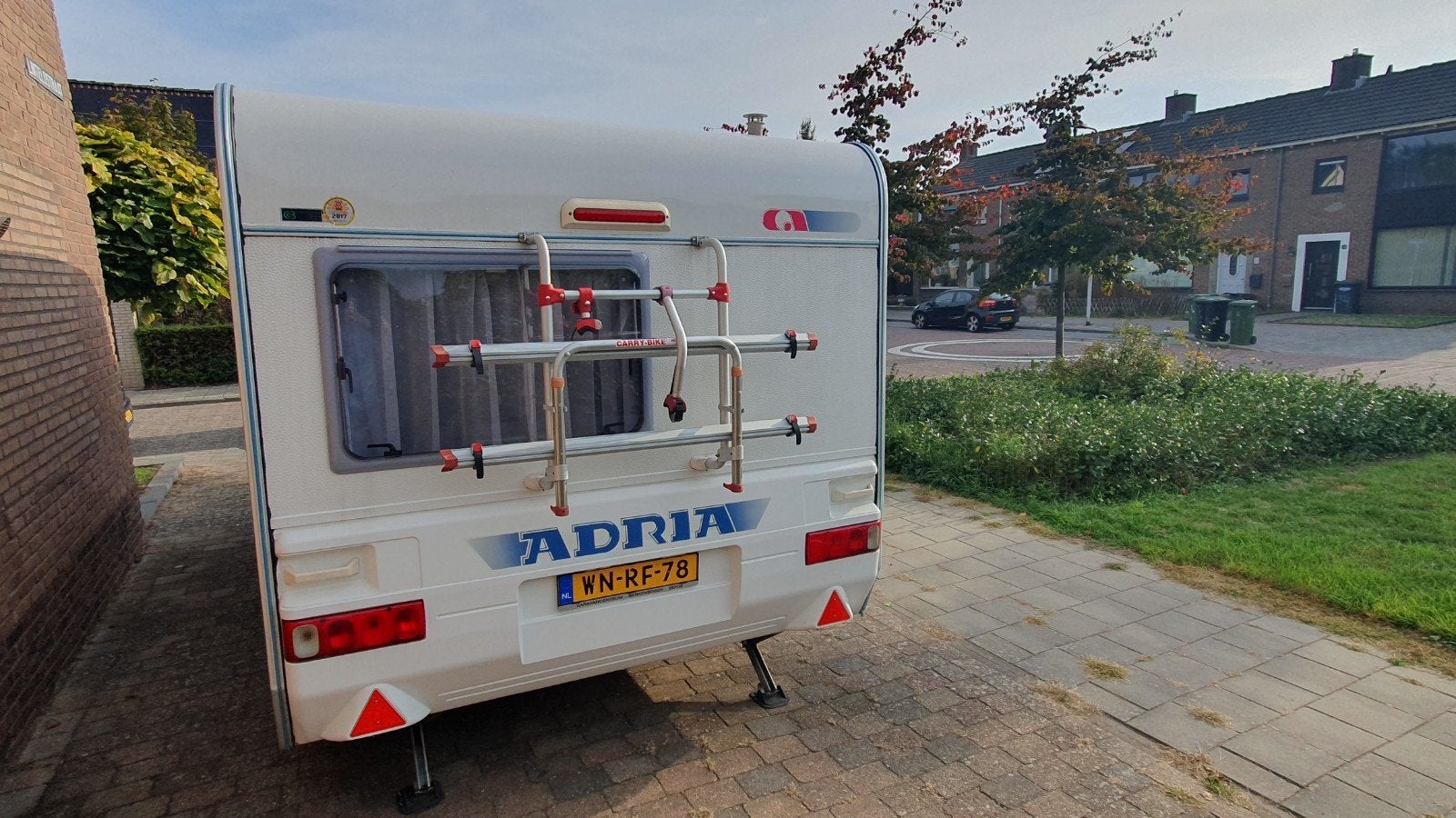 Adria Altea 432 PX- 2004-Zeer complete caravan, Vast bed, Treinzit, 750 - 1000 kg, Particulier