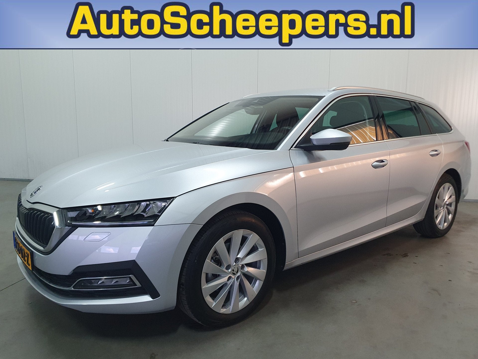Skoda Octavia Combi 1.0 e-TSI Business Edition NAVI/CARPLAY/, Stof, Gebruikt, Euro 6, 1252 kg