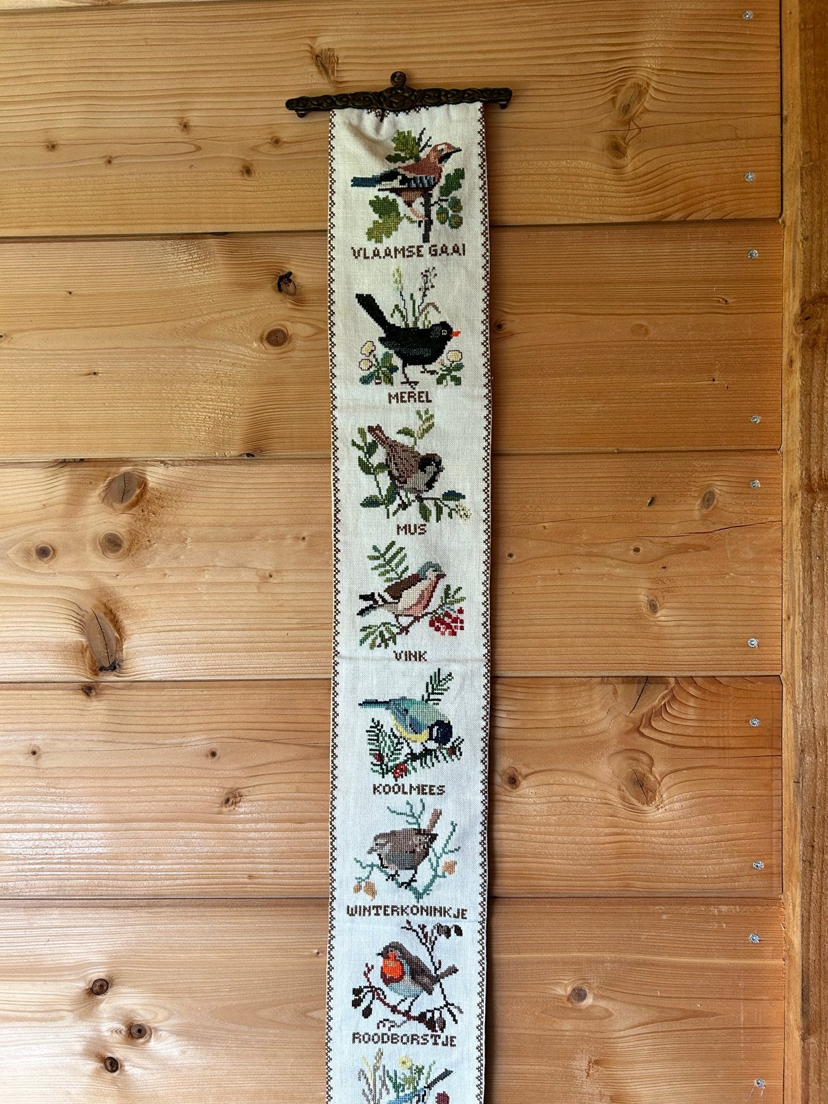 Vintage geborduurde wandhanger met vogels, Huis en Inrichting, Vintage, Meerkleurig, Ophalen of Verzenden, Zo goed als nieuw