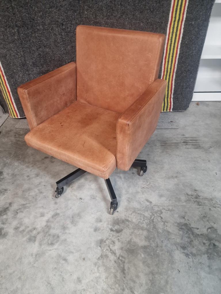 Lensvelt stoel AVL door atelier van lieshout, Ophalen