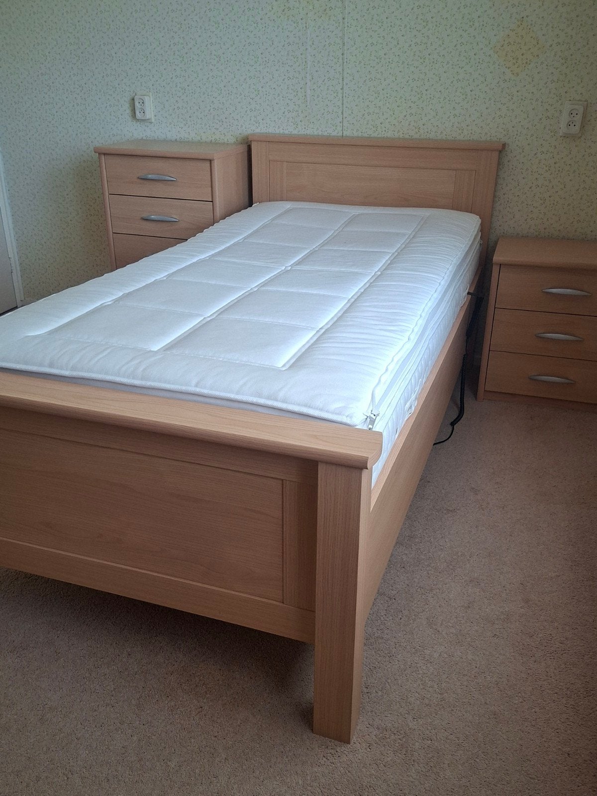 (Senioren)bed met kledingkast en ladenkastjes, Ophalen, Eenpersoons, Hout, 100 cm