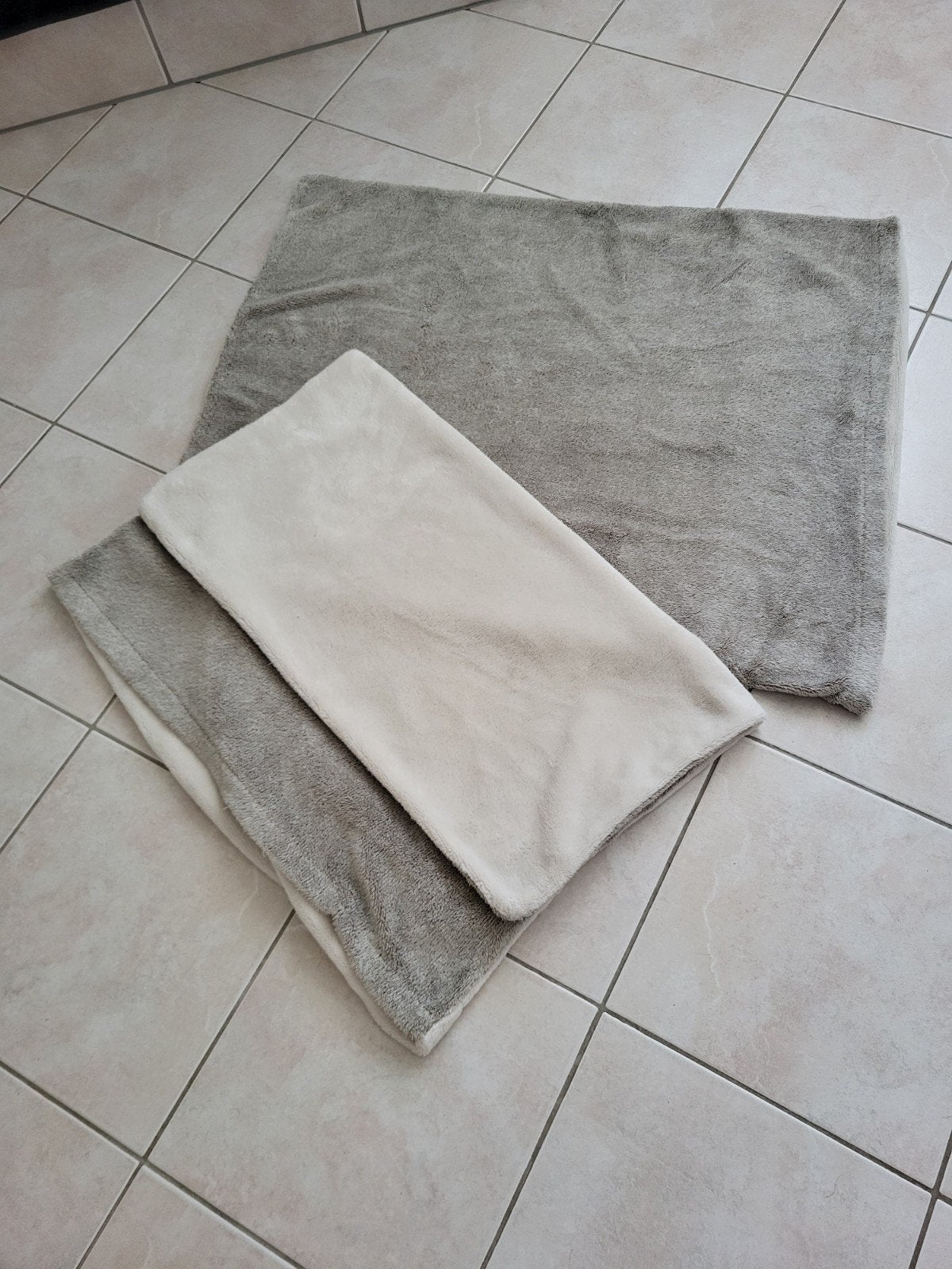 2x Optipluche Kussensloop 67x55 cm, Ophalen of Verzenden, Zo goed als nieuw, Grijs, Rechthoekig