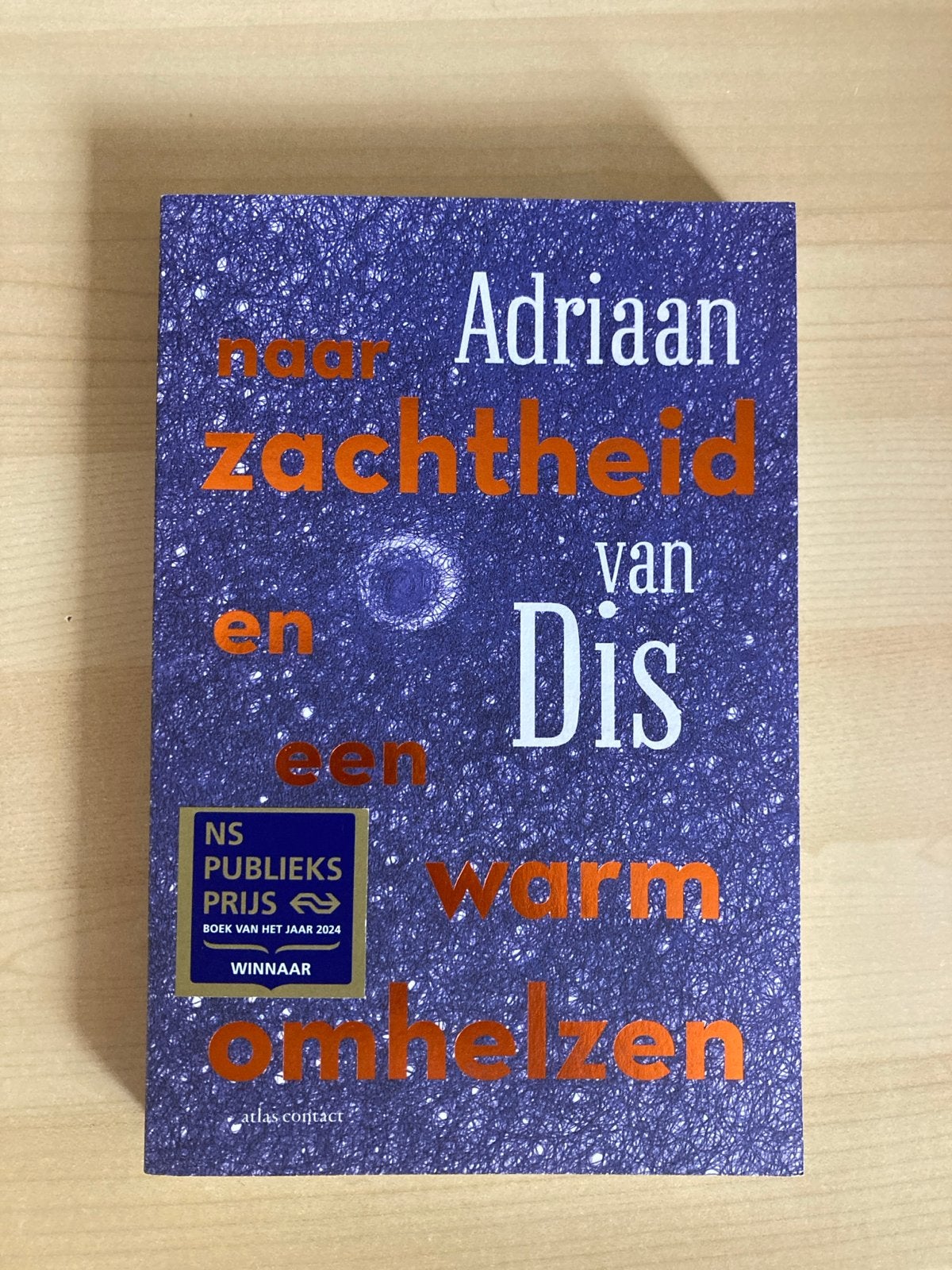 Adriaan van Dis - Naar zachtheid en een warm omhelzen, Ophalen of Verzenden, Zo goed als nieuw, Nederland