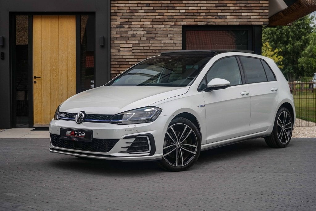 Volkswagen Golf GTE 7.5 Facelift/Panoramadak/Trkhk/ACC/R-Cam, Automaat, Stof, Gebruikt, Wit