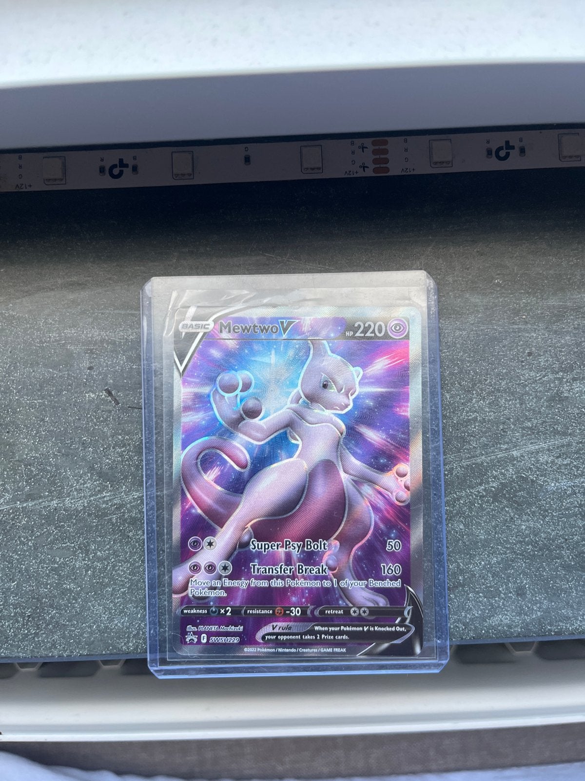 Mewtwo V Pokémon kaart - Zo goed als nieuw, Ophalen of Verzenden, Zo goed als nieuw, Losse kaart