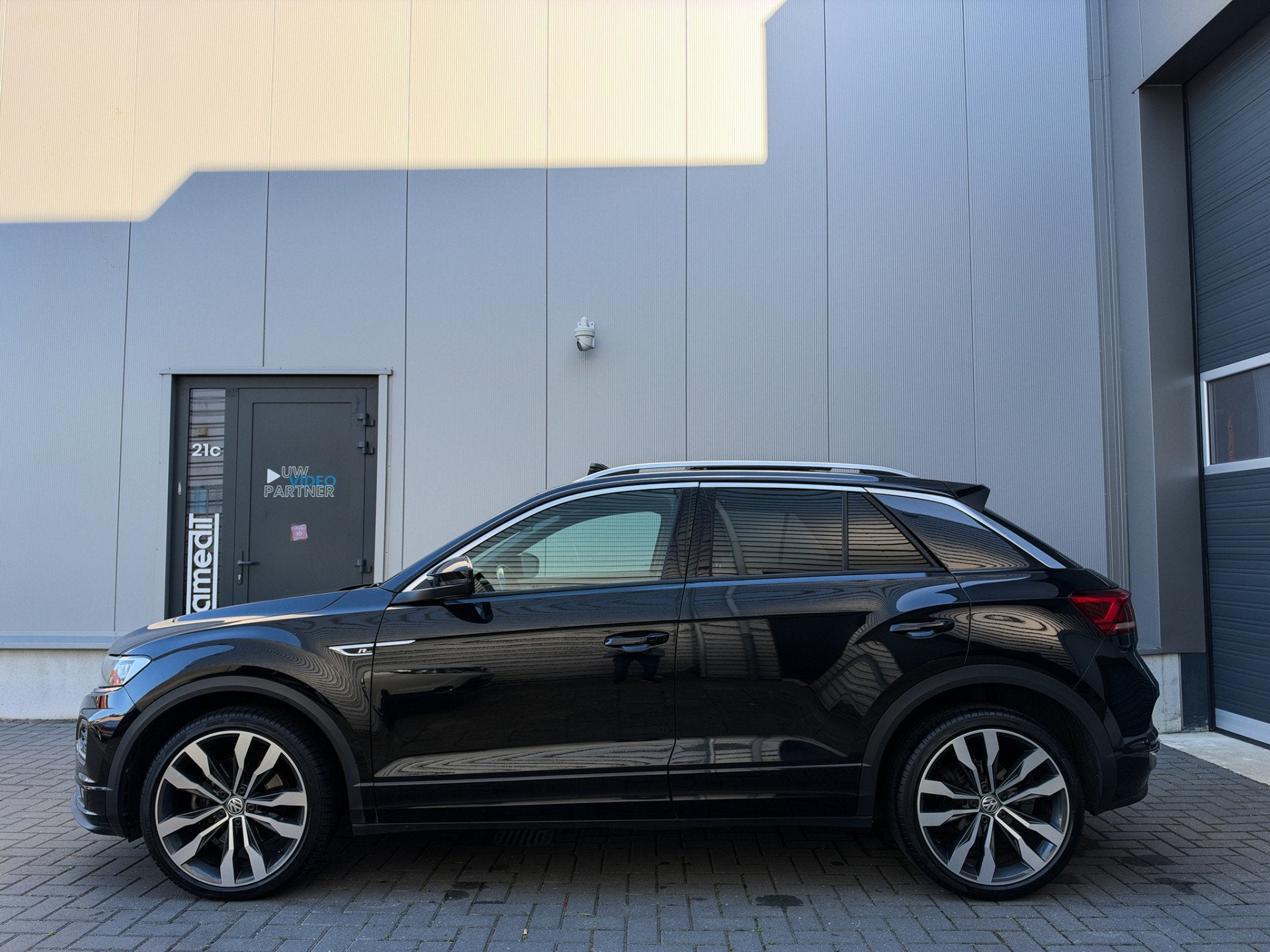 Volkswagen T-Roc 1.5 TSI Sport 3x R-Line Pano | Keyless | Ca, Auto's, Dealer onderhouden, Euro 6, 4 cilinders, 150 pk