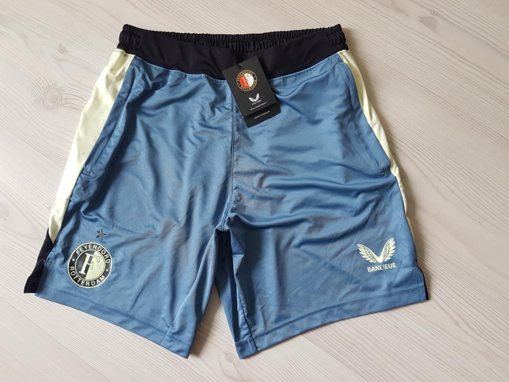 Feyenoord heren voetbalshort in size small, Sport en Fitness, Voetbal, Ophalen of Verzenden, Zo goed als nieuw, Broek