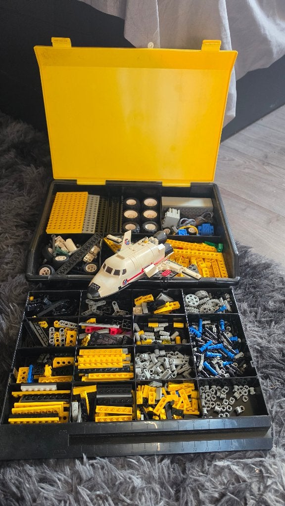 LEGO Technic lot with box, manuals and shuttle, Kinderen en Baby's, Speelgoed | Duplo en Lego, Ophalen of Verzenden