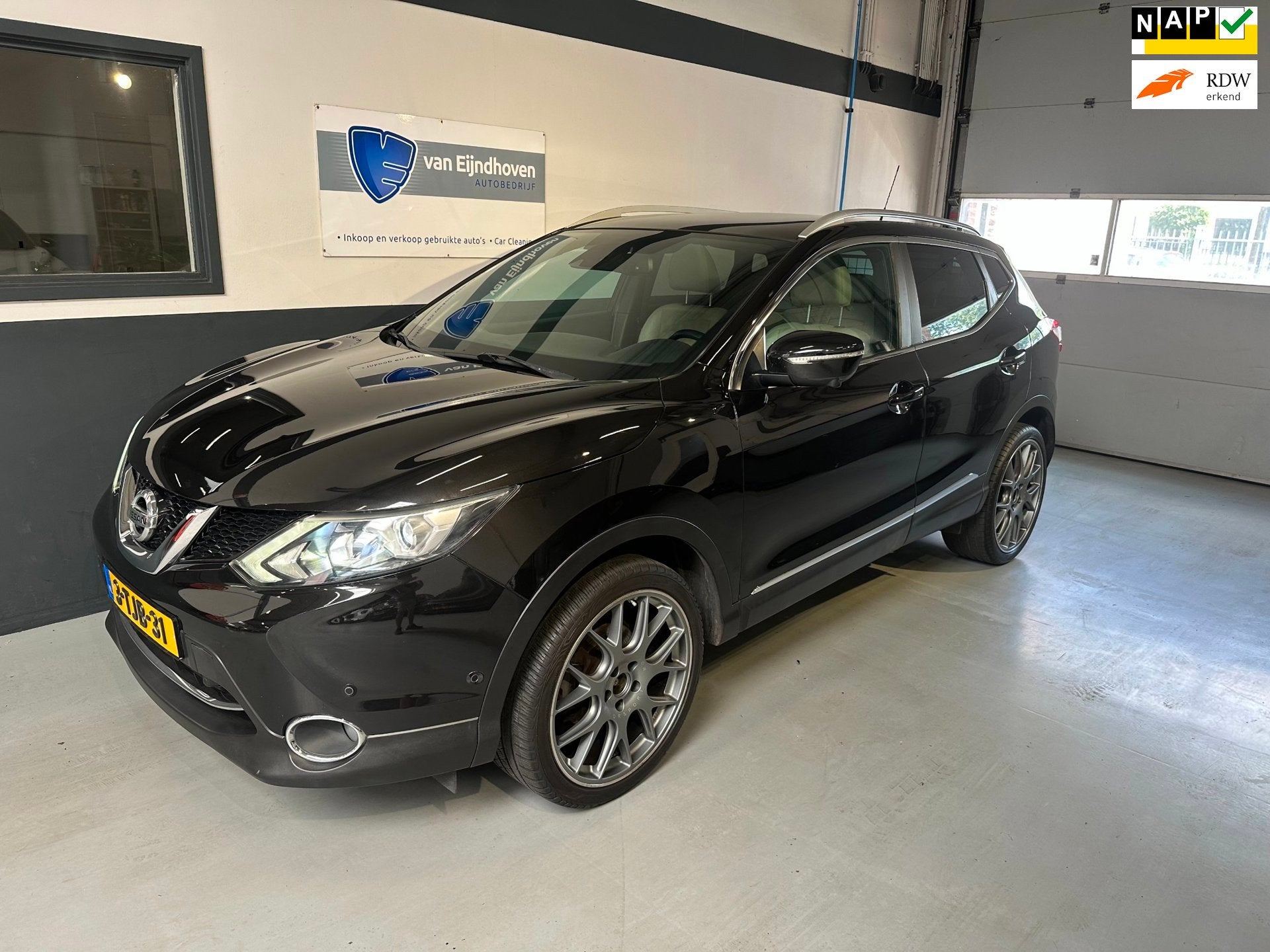 Nissan Qashqai 1.2 Premier Edition Alcantara|Pano|BBS, Auto's, Nissan, Voorwielaandrijving, Euro 5, Gebruikt, Beige