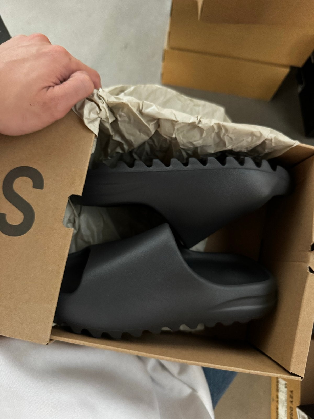 YEEZY Slide Granite - Maat 39 - Nieuw, Kleding | Heren, Schoenen, Ophalen of Verzenden, Nieuw