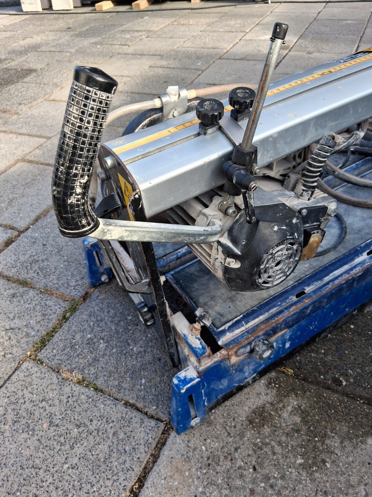 Tegel zaagmachine Carat, Ophalen, 60 cm of meer, Overige typen, 10 m² of meer