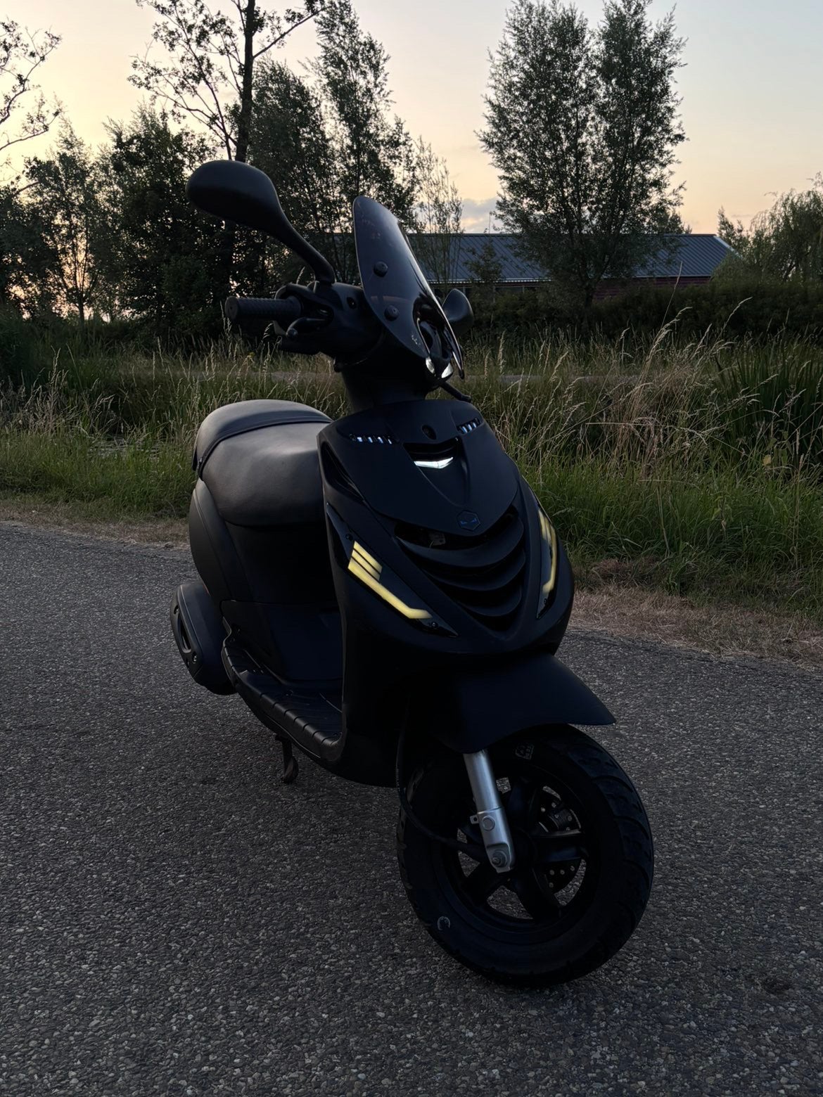 Piaggio Zip SP Injectie | Mat Zwart | LED Verlichting, Ophalen