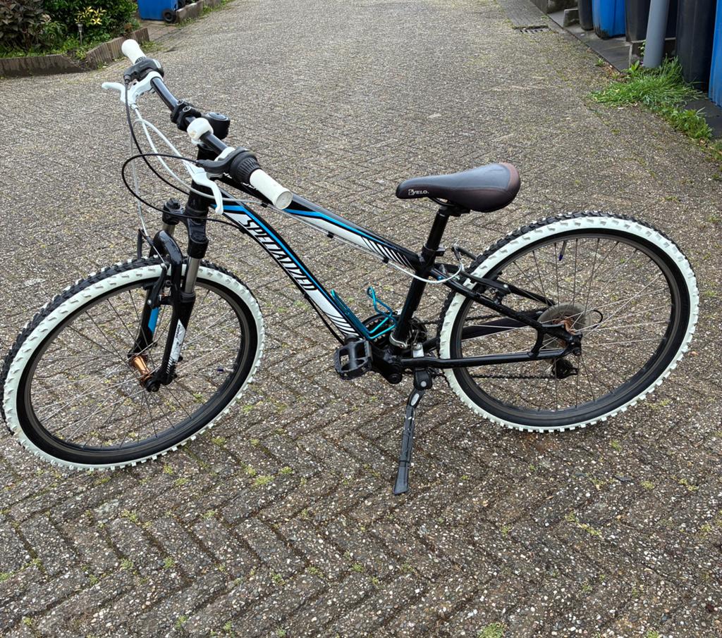 Specialized hotrock 24 inch mountainbike 21 speed gripshift, Fietsen en Brommers, Fietsen | Mountainbikes en ATB, Minder dan 45 cm