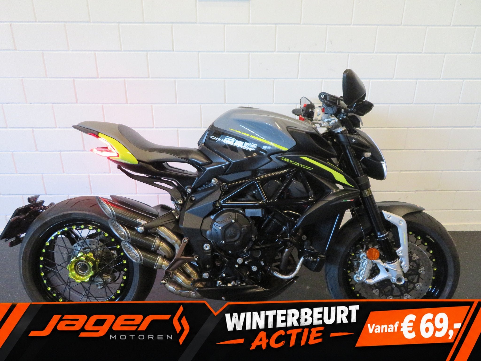 MV Agusta BRUTALE DRAGSTER 800 RR NIEUWSTAAT! (bj 2018), Motoren, 800 cc, Naked bike, Gebruikt, Bedrijf