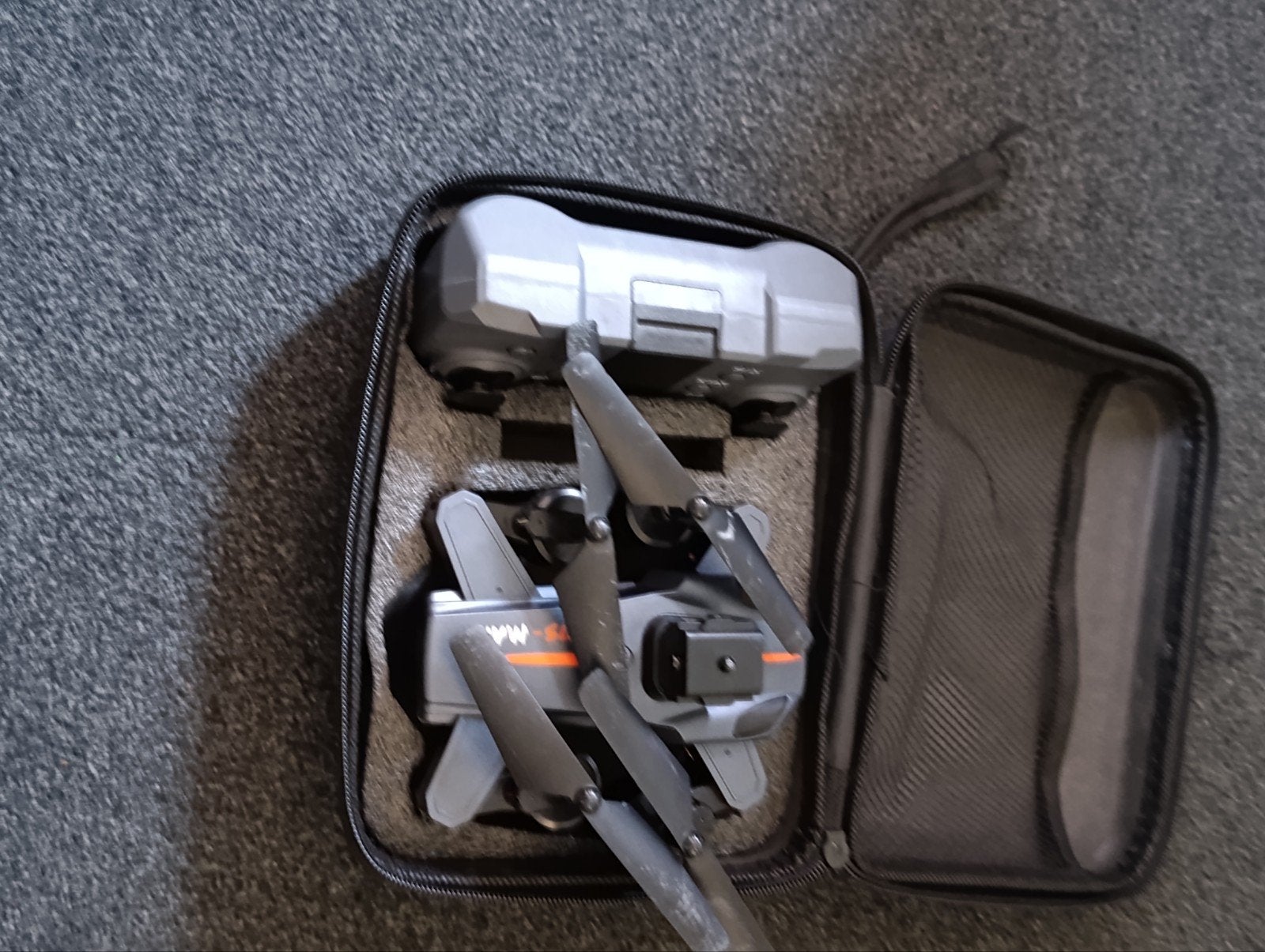 Gebruikte Quadcopter Drone met Afstandsbediening en Koffer, Audio, Tv en Foto, Drones, Gebruikt, Basiskwaliteit, Overige merken