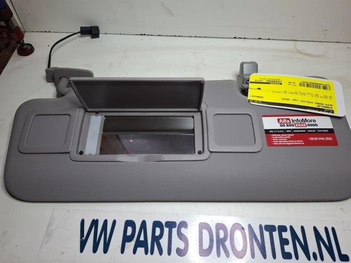 Zonneklep van een Alfa Romeo Stelvio, Gebruikt, -, Verzenden, -