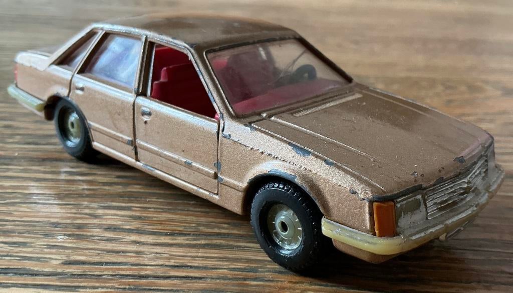 Oude grote Opel Senator Corgi Toys auto, Hobby en Vrije tijd, Modelauto's | Overige schalen, Ophalen, Gebruikt, Auto