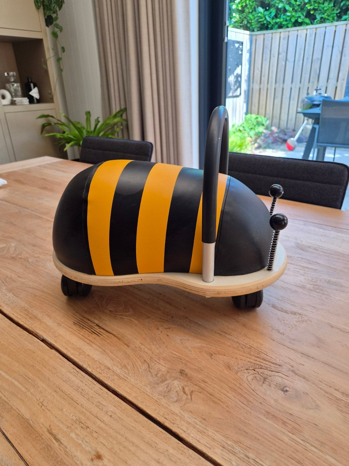 Wheely Bug Bij, Ophalen