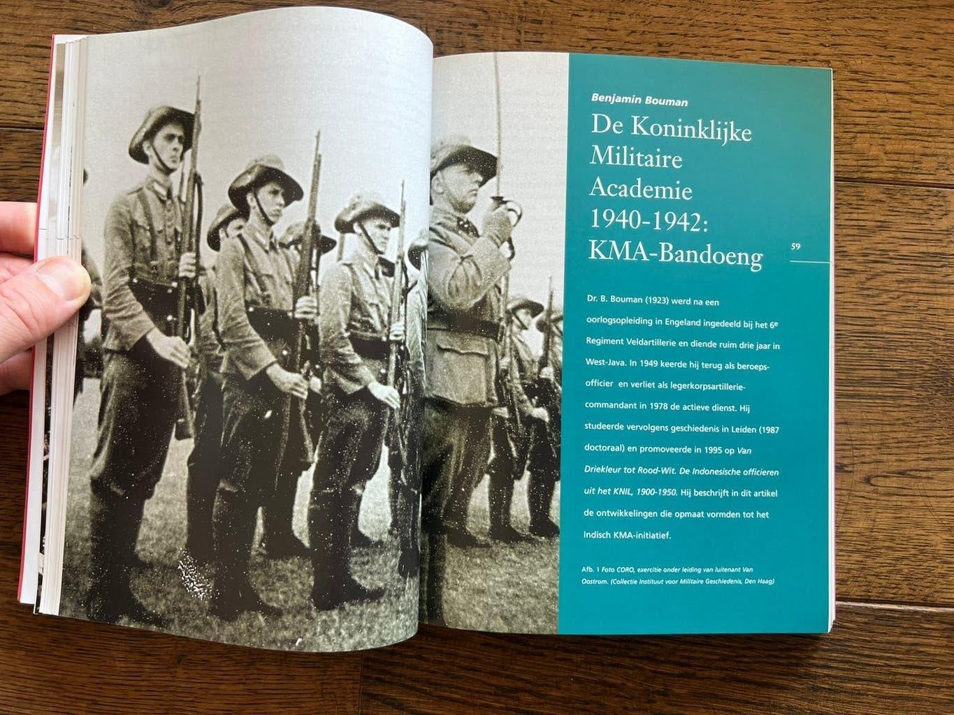 Naslagwerk Nederlands oa KMA bandoeng KNIL Breda cadetten, Verzamelen, Verzenden, Nederland, Boek of Tijdschrift
