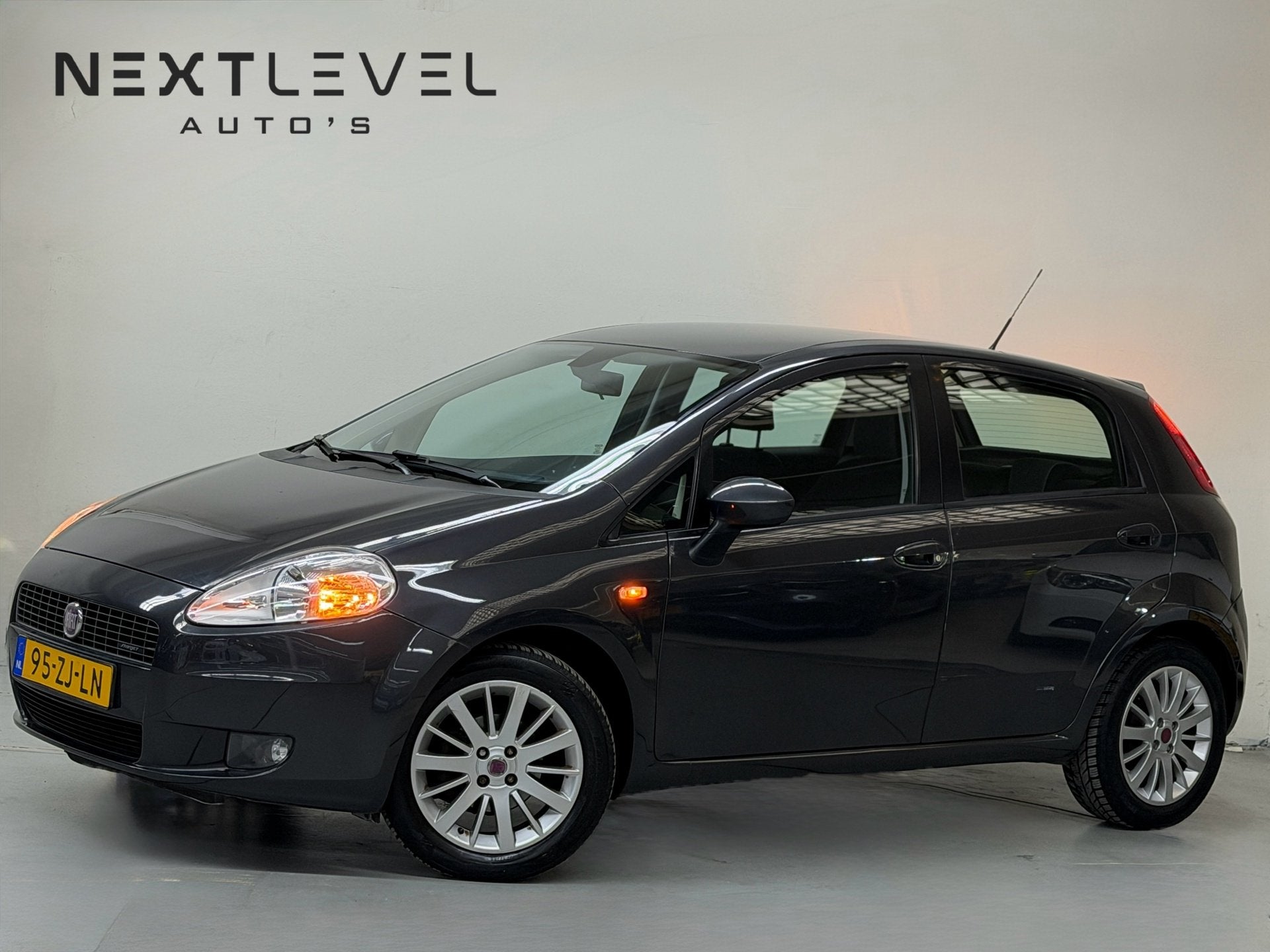 Fiat Grande Punto 1.4-16V Emotion 6Bak Cruise N.DIST RIEM 1, Auto's, Fiat, Voorwielaandrijving, Metallic lak, 400 kg, Grande Punto
